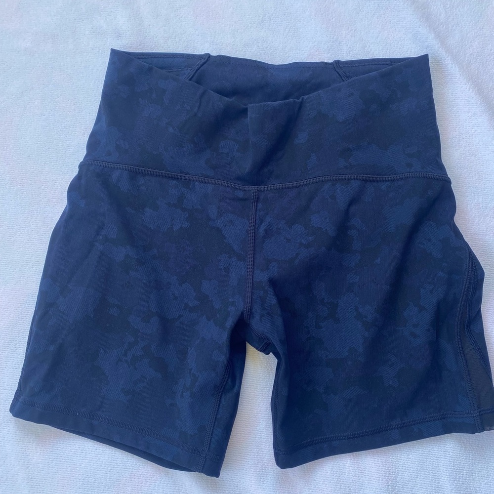 Lululemon women’s navy and black shorts. Size 8. Black mesh on each side.
